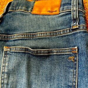Madewell ripped knee skinny crop 9” high rise sz 28